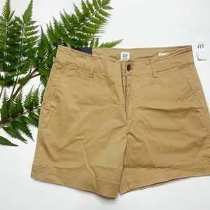 GAP khaki 5” short business casual, mid rise, stretchy, cotton everyday shorts